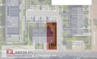 <strong>Aankoop 6% btw mogelijk onder voorwaarden!</strong><br /><br />Ben je opzoek naar een eigentijdse gezinswoning? Dan is het project Lindehof zeker iets voor u! Lindehof is een een toekomstgericht project, gebouwd met hoogstaande en duurzame materialen waardoor je voor een zeer lange tijd gerust bent.<br /><br />Deze nieuwbouwwoning met een totale bewoonbare oppervlakte van 163m² en is voorzien van 3 slaapkamers, met mogelijkheid tot uitbreiding naar 5 slaapkamers. Met zijn ruim terras van 18m² en perceel oppervlakte van 260m², is deze woning perfect voor wie op zoek is naar een comfortabele en zorgeloze woonst. <br /><br />Bij Lindehof wordt elke woning afgewerkt naar jouw wensen. Van vloer tot keuken, van badkamer tot verfijnde details. Alles is voorzien om jouw droomwoning werkelijkheid te maken.<br />Door gebruik van zonnepanelen, vloerverwarming en een warmtepomp voldoet dit appartement standaard aan de BEN-norm (Bijna Energie Neutraal) en behalen ze een E-peil van 20 of beter! Zo zit je ook op het vlak van energiezuinigheid veilig. Daardoor profiteer je het hele jaar door van een aangenaam binnenklimaat én levenslang van lage energiefacturen. Doordat dit appartement een e-peil van 20 of beter heeft, geniet u van een vermindering van 50% op de onroerende voorheffing gedurende 5 jaar. Dubbele winst dus!<br /><br />Lindehof – op de hoek van de L. Devillersstraat en Steenweg naar Alsemberg – is dé plek die eigentijds, comfortabel én betaalbaar wonen in je buurt mogelijk maakt. Alles is dichtbij: winkels, scholen, openbaar vervoer én het prachtige Hallerbos of het provinciedomein van Huizingen.<br /><br />Door zowel de locatie, afwerking en energiezuinigheid, is deze woning perfect geschikt voor eigen bewoning als voor investering.<br /><br />U hebt verder nog de mogelijkheid om een extra buiten staanplaats te kopen voor 11.000 EUR of een binnen staanplaats voor 24.000 EUR, naast de parkeermogelijkheden voor de woning..<br /><br /><strong>Aankoop 6% btw mogelijk onder voorwaarden!</strong><br /><br />Meer info of een brochure? Mis deze kans niet en maak vandaag nog een afspraak via corentin@igl.immo of +32 (0)2 378 04 44 - www.lindehof.immo