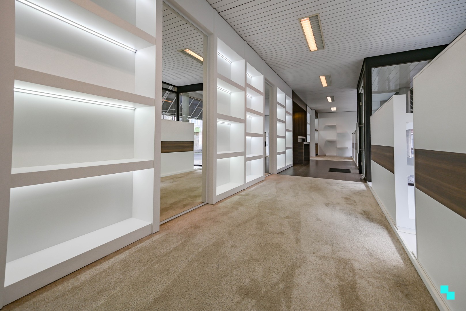 Centraal gelegen handelspand met etalage in hartje Lendelede - photo 4