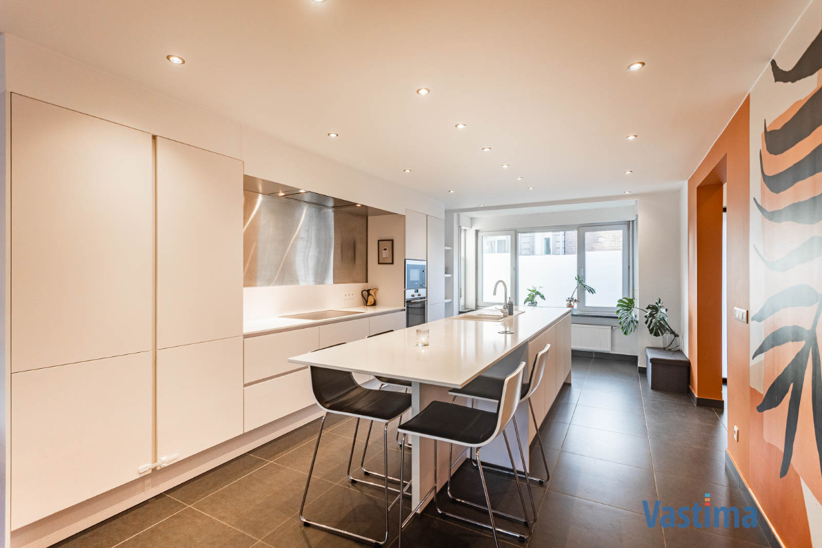 Instapklare, lichtrijke én gerenoveerde gezinswoning - foto 5