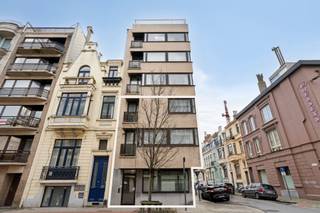 Découvrez cette opportunité polyvalente :un appartement spacieux avec espace commercial, situé dans un endroit stratégique à Ostende. Cette propriété...