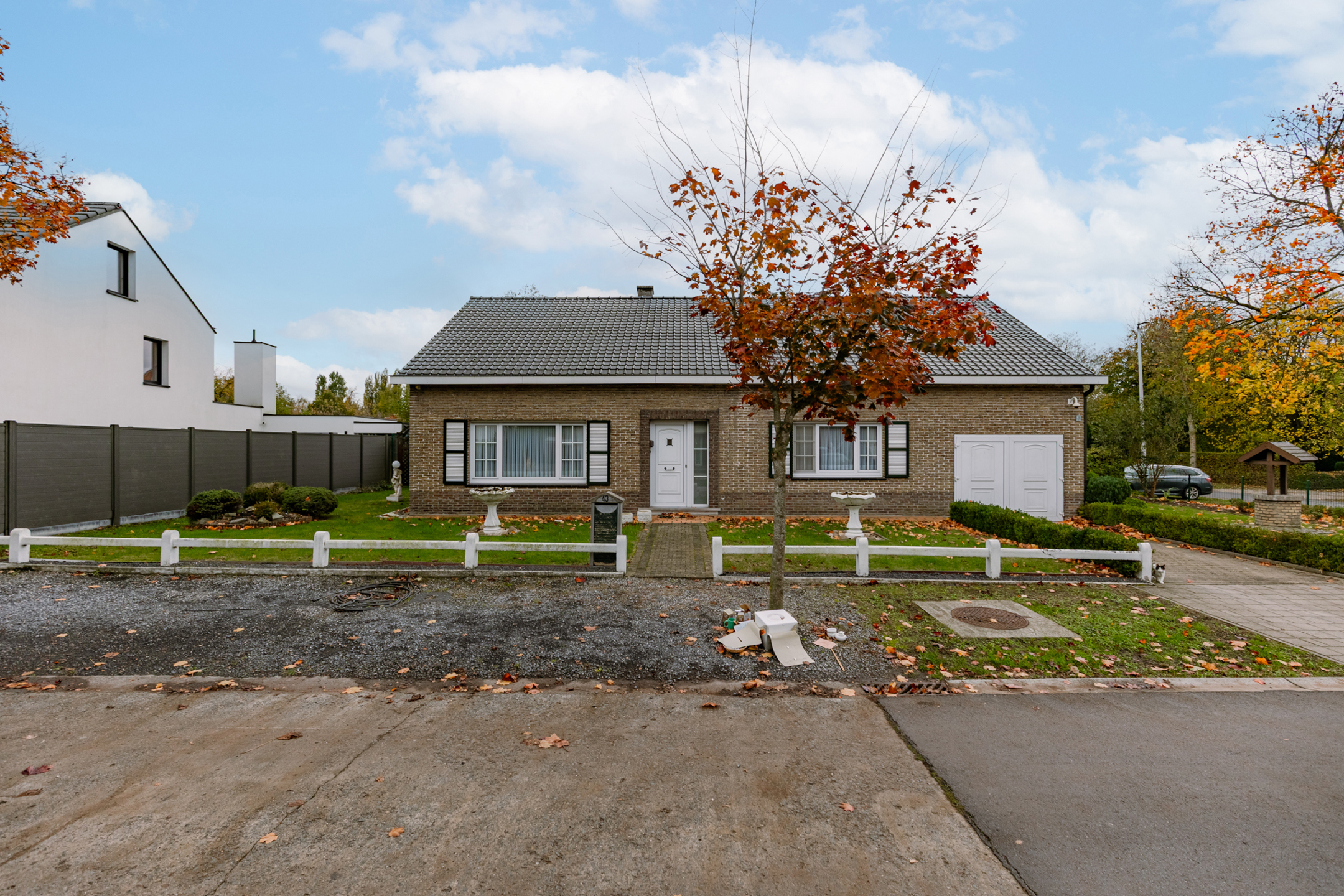 Charmante te renoveren gezinswoning met ruimte en karakter - foto 2