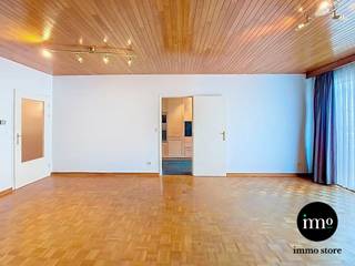 <p>Immo Store presenteert een instapklaar en goed gelegen 2-slaapkamerappartement met prachtige hyper uitgeruste keuken, gelegen op de vierde verdieping van een verzorgde mede-eigendom in de paruckstraat 39 te Sint-Jans-Molenbeek, met lichtrijke woonkamer en terras vooraan, rustige slaapkamers met terras achteraan, badkamer met aansluitingen, private kelder en mogelijkheid tot aankoop van een ondergrondse garagebox voor €25.000 en een autostaanplaats voor €15.000, dit alles op wandelafstand van winkels, openbaar vervoer en met vlotte verbinding naar het centrum van brussel. Grijp deze unieke IMMO STORE-kans met beide handen! Plan vandaag nog je bezoek! Bel ons op 02/203.03.03 of stuur een mail naar info@immo-store.be!</p>