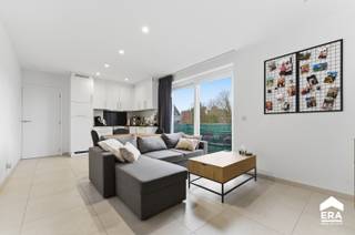 <p>Te koop: recent energiezuinig appartement in het centrum van Roeselare, gelegen in een rustige doodlopende straat.</p>

<p> </p>

<p>Dit recent appartement (bouwjaar 2016) beschikt over twee slaapkamers en een EPC-label A, wat zorgt voor een lage energiekost. Dankzij de centrale ligging zijn scholen, winkels en openbaar vervoer op wandelafstand bereikbaar. Het pand is momenteel verhuurd en biedt een aantrekkelijk rendement voor investeerders.</p>

<p> </p>

<p>Belangrijkste ruimtes:<br />• Lichte woonkamer met grote ramen en aangename indeling.<br />• Moderne keuken met voldoende opbergruimte.<br />• Twee comfortabele slaapkamers.<br />• Badkamer met toilet, douche en wastafel.<br />• Berging voor extra opslag.</p>

<p> </p>

<p>Troeven:<br />• Energiezuinig recent appartement met 2 slaapkamers.<br />• Centrale ligging in een doodlopende straat.<br />• Verhuurd met mooi rendement voor investeerders.</p>

<p> </p>

<p>Neem vandaag nog contact op met je ERA-makelaar voor een bezoek.</p>

<p> </p>

<p>JOUW DROOMAPPARTEMENT. ZO GEVONDEN!</p>