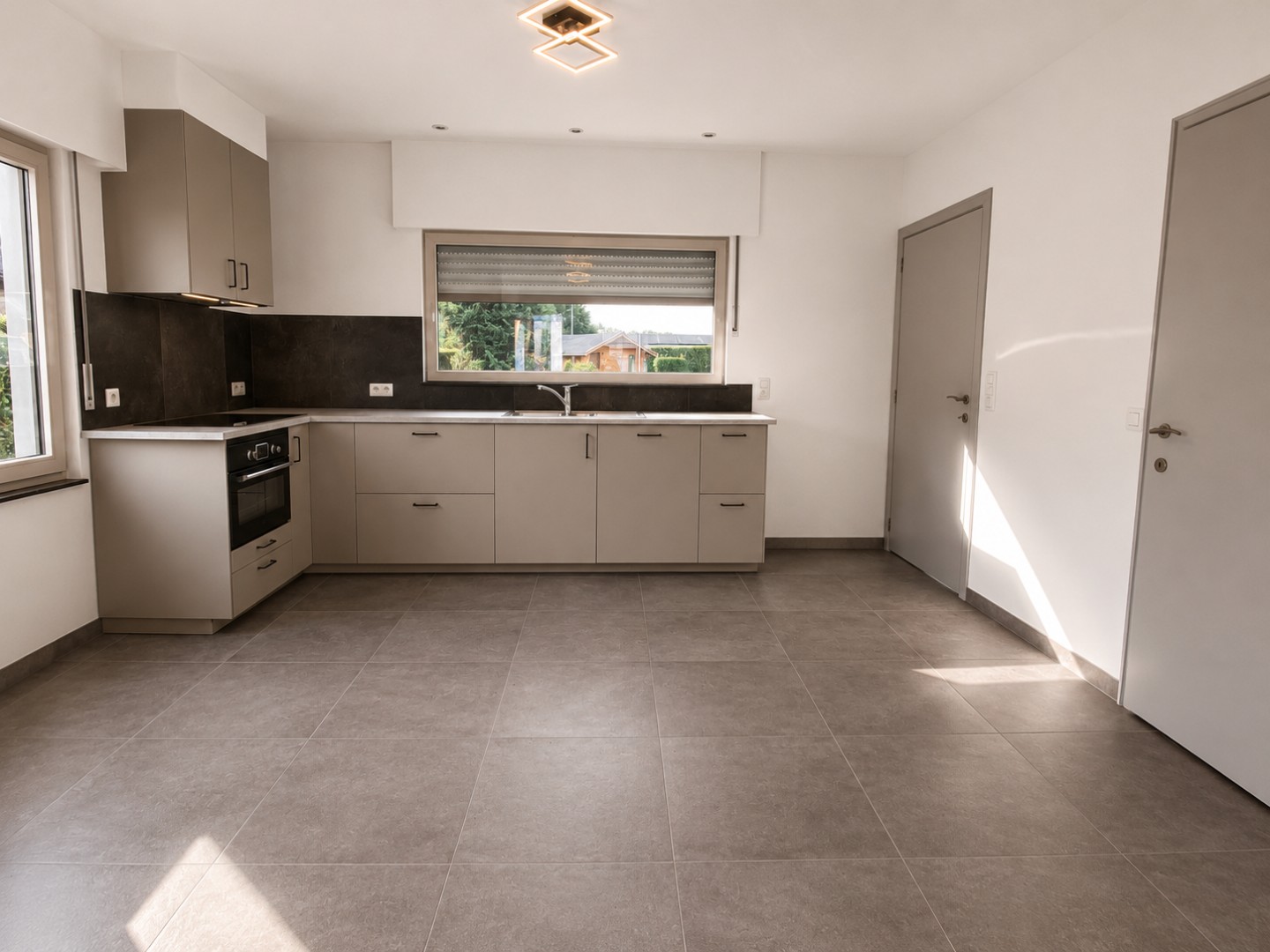 Gerenoveerde open bebouwing met drie slaapkamers, bureau en ruime tuin te huur in Merendree - foto 4