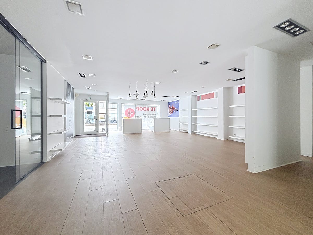 Commercial property (510m²) with storage space in the center of Deurne! - photo 4