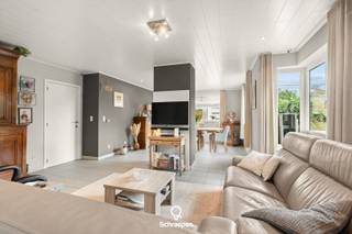 We vinden deze schitterend onderhouden gezinswoning met 3 tot 4 slpks en EPC-label B terug op een westelijk perceel te Zonhoven. Bekijk het volledige verkoopdossier op www.schraepenvastgoed.be. Naast alle informatie uit deze advertentie vindt u hier ook de professionele video, grondplannen, attesten, keuringen en andere nuttige documenten over deze eigendom.