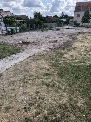 Ontdek deze veelbelovende bouwgrond van 495m², perfect gelegen in een aangename en rustige en kindvriendelijke buurt aan doodlopende straat...