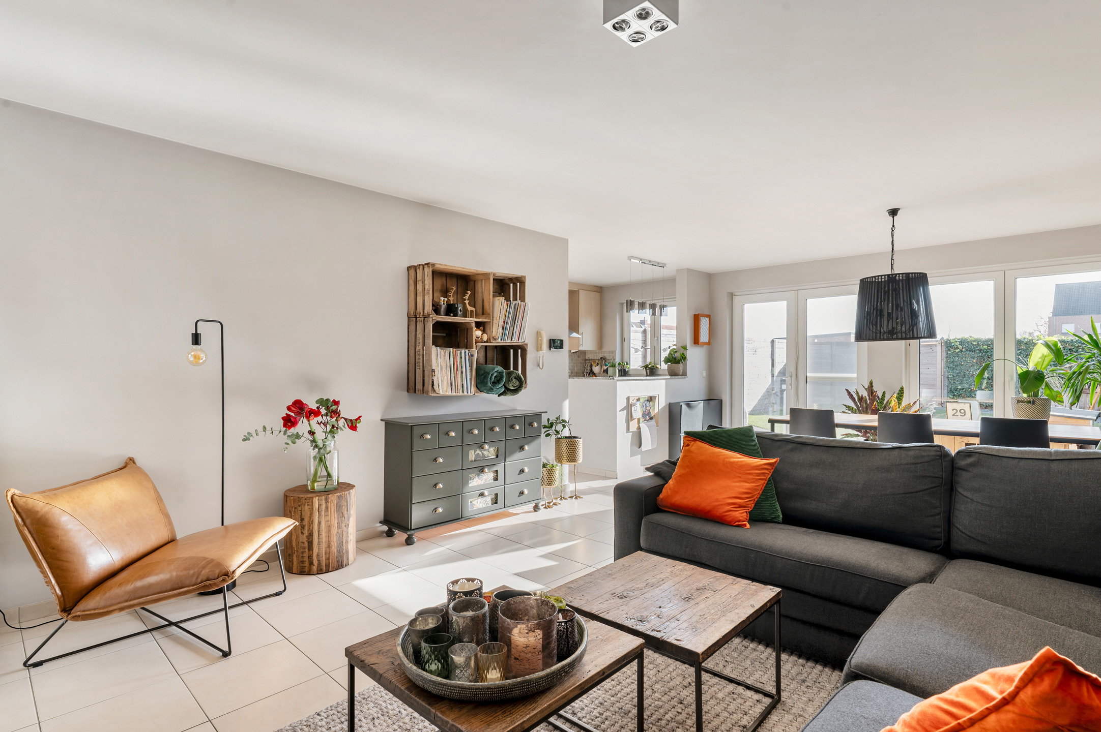 Ruim gelijkvloers appartement met eigen tuin + garage - foto 2