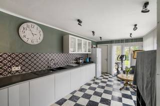 Zoek je een ruime woning met inpandige garage, dit in hartje Poperinge mét een prachtige zuidgerichte tuin? Dan kunnen wij met trots deze eigendom...