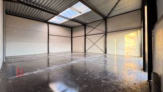 Nieuwbouw KMO-unit van 202 m² met privatieve ruime parkeerplaats te koop. De unit maakt deel uit van een bedrijvenpark bestaande uit 23 KMO-units,...