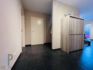 Op wandelafstand van centrum en station Zottegem vinden we dit netjes onderhouden en ruime 2-slaapkamerappartement. Het appartement omvat...