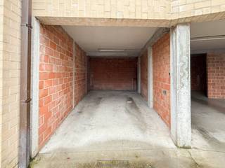 Ruim duplexappartement met DRIE VOLWAARDIGE SLAAPKAMERS, TWEE AANGENAME ZONNETERRASSEN EN CARPORT, ideaal gelegen in het HART VAN ZOTTEGEM...