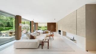 Villa moderne et unique qui a été magnifiquement rénovée. Parfaitement orientée et avec une grande piscine située dans un endroit calme au...