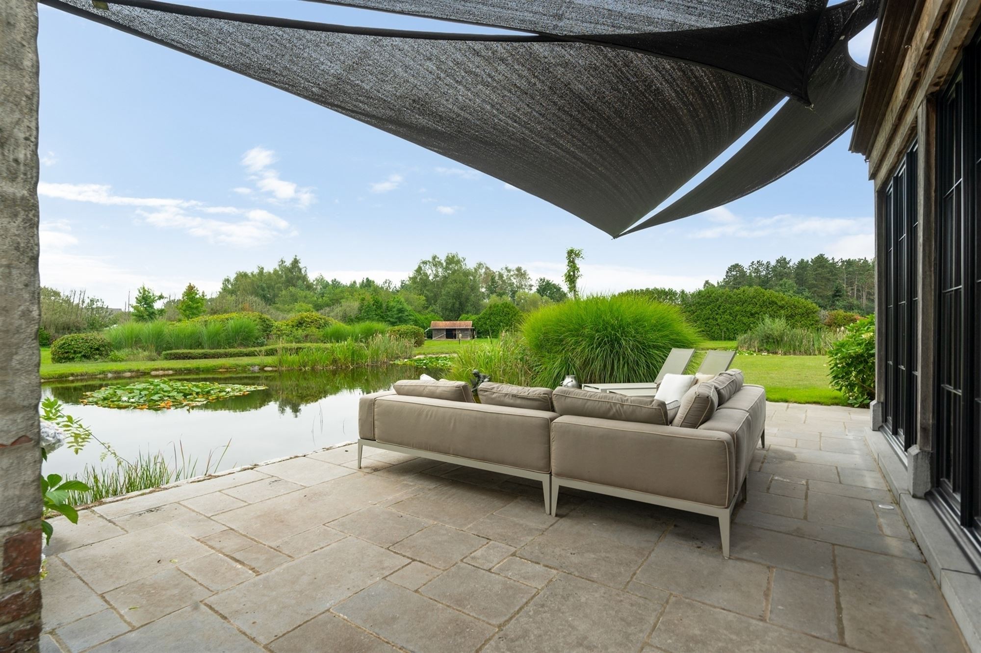 Exclusive villa with very high quality finishes - photo 4