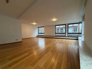 Appartement op de eerste verdieping met 2 slaapkamers en gemeenschappelijke fietsenberging, gelegen vlakbij het centrum van Turnhout. EPC:...