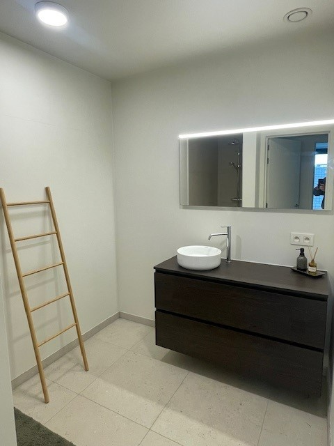 Recent en hoogwaardig afgewerkt appartement in het centrum van Harelbeke - foto 5