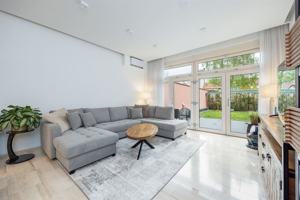 Energiezuinig gerenoveerde woning met garage - foto 2