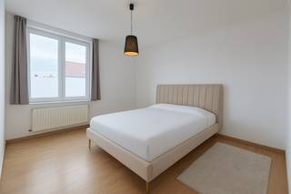 INDIEN U EEN BEZOEK WENST IN TE PLANNEN GELIEVE EEN BEZOEK AAN TE VRAGEN VIA WWW.HILLEWAERE.BE VIA DE RODE KNOP 'BEZOEK AANVRAGEN'.<br /><br />Dit goed gelegen appartement is ideaal voor starters of koppels die op zoek zijn naar een comfortabele woonplek.<br /><br />Het appartement beschikt over een lichtrijke leefruimte, een afzonderlijke keuken met aansluiting voor een wasmachine, een badkamer met douche, een apart toilet en twee volwaardige slaapkamers.<br /><br />Ook de gemeenschappelijke delen van het gebouw zijn netjes onderhouden. Daarnaast kan je genieten van een aangename gemeenschappelijke tuin en een gezellig terras.<br /><br />Huurprijs: €850/maand<br />Gemeenschappelijke kosten: €50/maand<br />Beschikbaar vanaf: 1 juli 2026<br /><br />Interesse? <br />INDIEN U EEN BEZOEK WENST IN TE PLANNEN GELIEVE EEN BEZOEK AAN TE VRAGEN VIA WWW.HILLEWAERE.BE VIA DE RODE KNOP 'BEZOEK AANVRAGEN'.