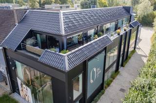 Ontdek deze stijlvolle loft ideaal gelegen nabij het bruisende centrum van Sint-Martens-Latem en op wandelafstand van het groene Parkbos. Deze...