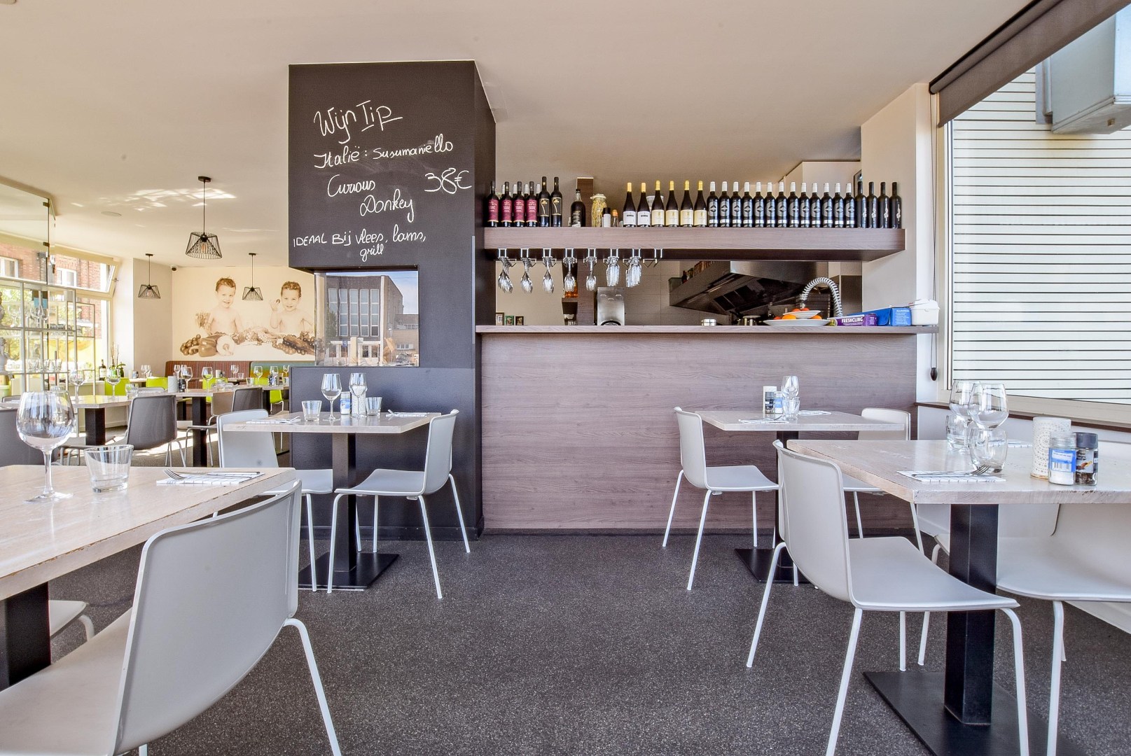 Succesvolle horecazaak met karakter in hartje Nieuwpoort-Stad op de Kaai gelegen. - foto 5