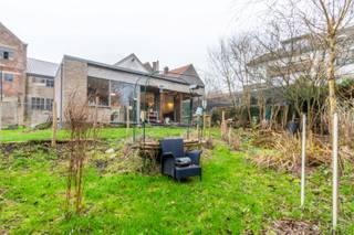 Een residentieel gelegen alleenstaande villa (EPC: C) met oa. 3 slaapkamers, 1 badkamer + 1 douchekamer, oprit/parking,terras en zuid-west tuin op...
