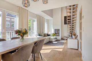 Dit instapklare duplex appartement in een recente residentie van 2010 combineert moderne architectuur met veel licht en een verrassend...
