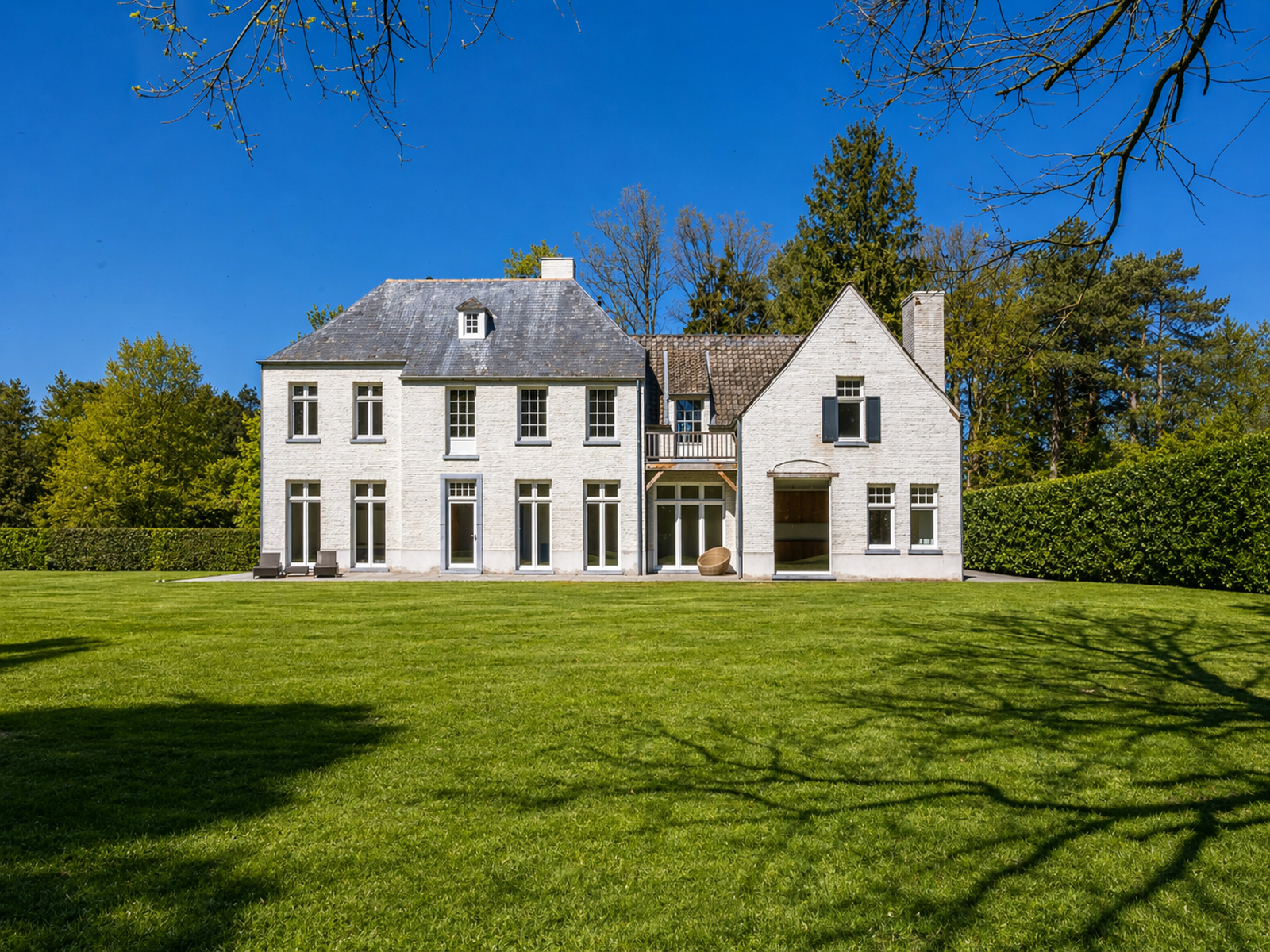 Magnifieke villa op 2.415 m² in residentiële wijk - foto 2