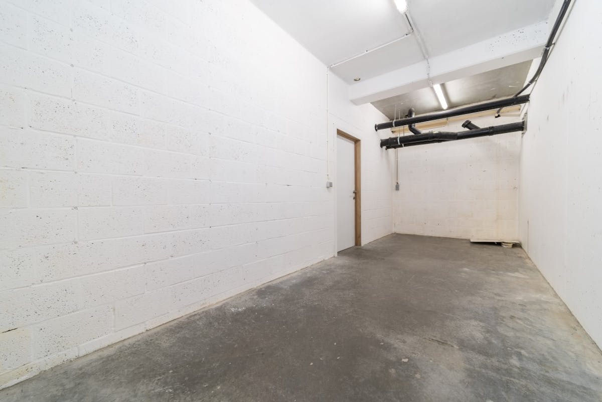 Ondergrondse garage met aansluitende berging te huur in Veurne - foto 2