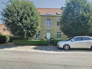 Dit ruime huis te koop in het pittoreske Roesbrugge biedt tal van mogelijkheden en is ideaal als gezinswoning. Het huis is met zorg onderhouden...