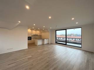 Gelegen in het centrum van Pulderbos  op de 2de verdieping. Dit  prachtig afgewerkt nieuwbouw appartement beschikt over:- een inkomhal- gastentoilet...