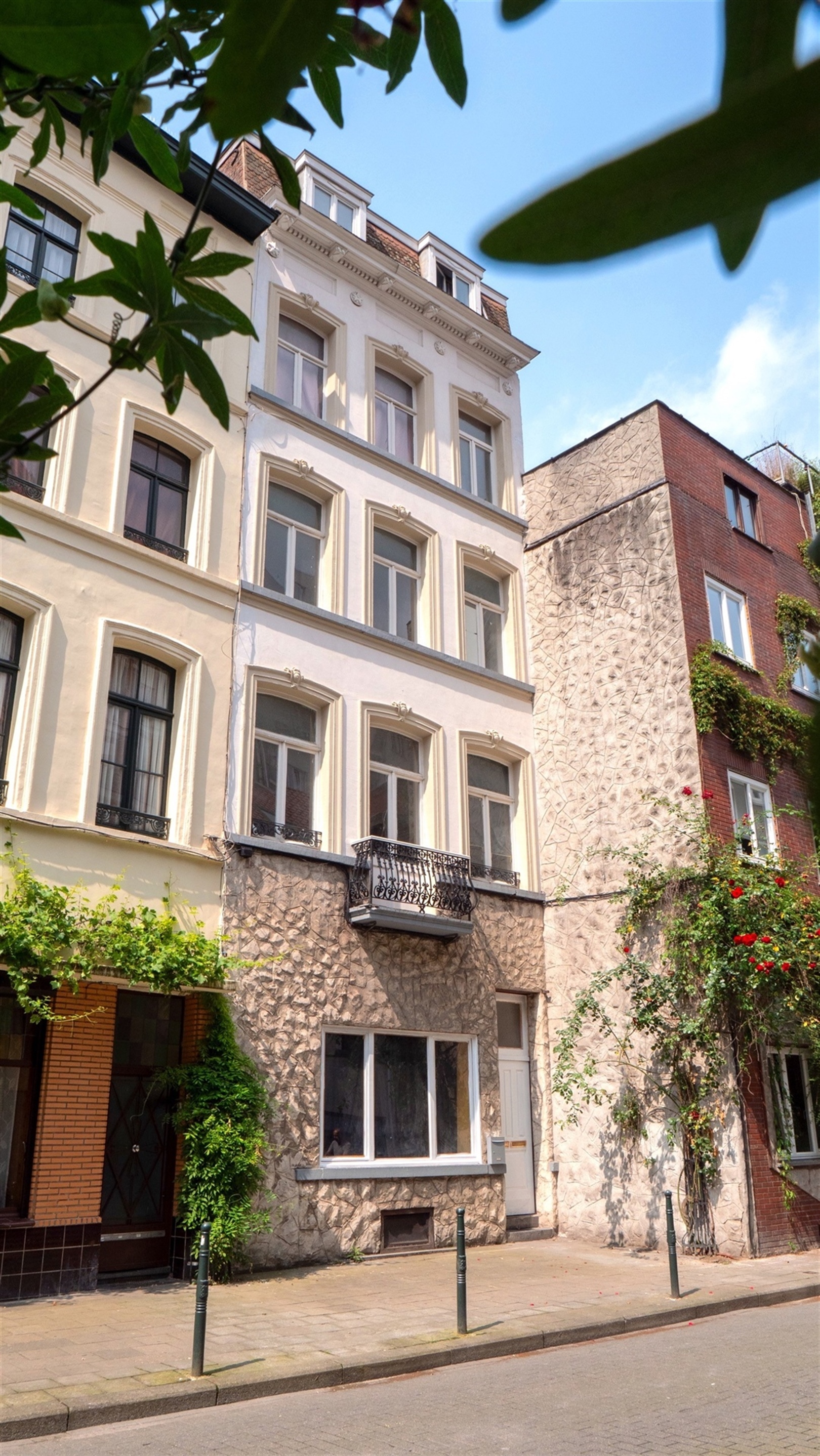 Sainte-Catherine ∣ Commercial ground floor with basement - photo 1