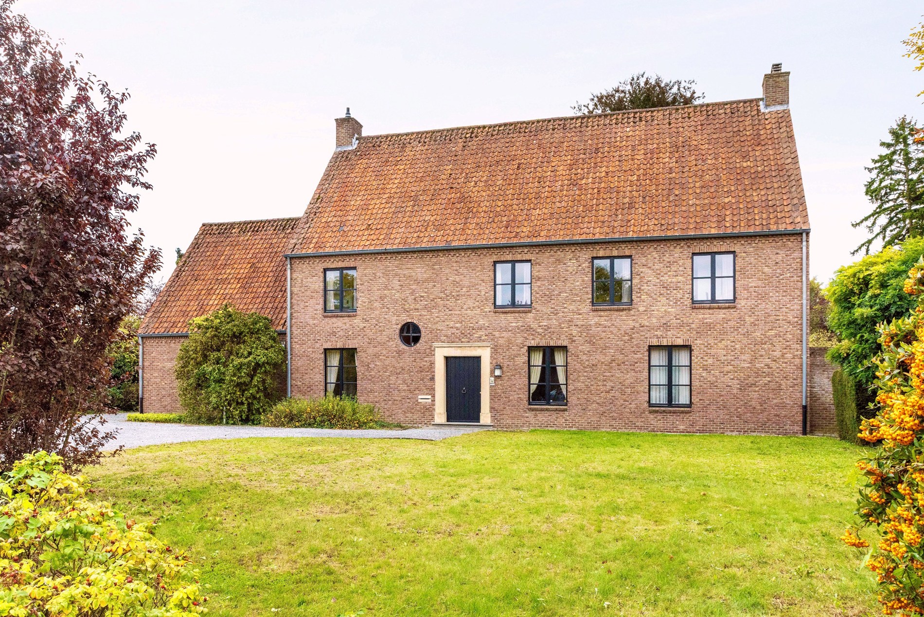 Stijlvolle villa met 6 slaapkamers en grote tuin - foto 2