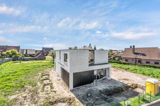 Op zoek naar een harmonieus samenspel van luxe, comfort en rust?Ontdek dan deze exclusieve nieuwbouwvilla's, gelegen in het charmante en groene...