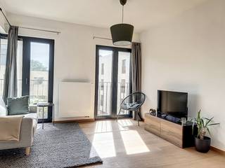 Ce bel appartement de la résidence « Lievehof » est situé le long du Sint Antoniuskaai et de l'élégant Sint Antoniushof. Vivre dans une oasis de paix à seulement 1 km du centre de Gand ainsi que du Korenmarkt, du Vrijdagmarkt et de Gravensteen.<br /><br />Disposition de l'appartement :<br />hall d'entrée - toilettes invités - espace de vie lumineux - cuisine ouverte - chambre à coucher - salle de bain - terrasse - rangement au sous-sol.<br /><br />Une place de parking doit être louée au prix de 75,00 EUR/mois.<br /><br />Les frais communs, sous forme de commission, s'élèvent à 85,00 EUR/mois et sont utilisés pour entretenir les parties communes.<br /><br />Disponible à partir du 01/12/2022 !