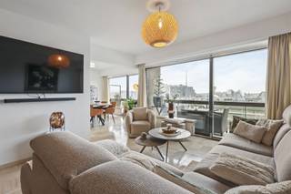 Sunny apartment with impressive frontage and terrace in a prime location on the Blankenberge marina.The living space ...