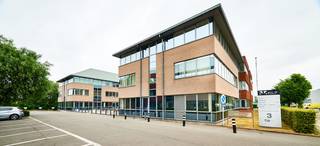 De verhuurde kantoorruimtes bevinden zich op het gelijkvloers en de tweede verdieping in 'Brussels 7', een business park gelegen op een boogscheut...