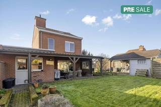 Welkom in deze verzorgde gezinswoning gelegen in de Vinkenstraat in Ardooie, in een rustige en aangename woonwijk. De woning geniet van een...