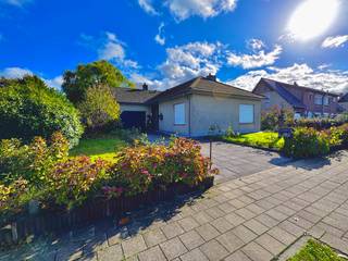In de aangename kindvriendelijke woonwijk in Kluizen bevindt zich deze degelijk gebouwde, op te frissen open bebouwing op een perceel van 675...