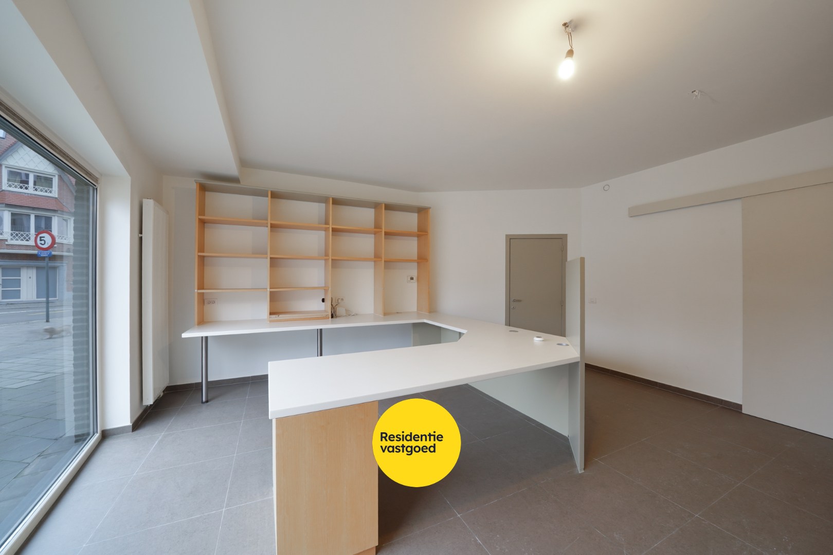 Instapklaar handelsgelijkvloers met sterke visibiliteit te Oostende - foto 3