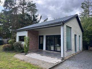 Deze chalet is zeer rustig gelegen temidden van een oase van groen in het landelijke Herselt.<br /><br />De chalet is zeer gezellig ingericht en bestaat uit een living, geïntegreerde keuken, badkamer met douche, lavabo, toilet en ruimte voor wasmachine en droogkast. Boven bevindt zich een ruime slaapkamer.<br /><br />Ontdek deze chalet reeds via onze foto's.<br />Ga hiervoor naar www.dplusvastgoed.be en klik op de detailpagina van de woning.<br /><br />Voor een bezoek of meer info BEL: 0475 59 90 00 of mail naar Yves@dplusvastgoed.be