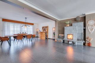 We Invest a le plaisir de vous présenter cette superbe maison aux prestations haut de gamme, idéalement située à Enghien, offrant 416 m² de...