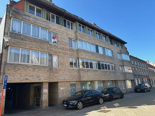 Om te bezoeken moet u zich aanmelden via ONZE ERA website! Instapklaar appartement met 2 slaapkamers in hartje VeurneOntdek dit centraal gelegen...
