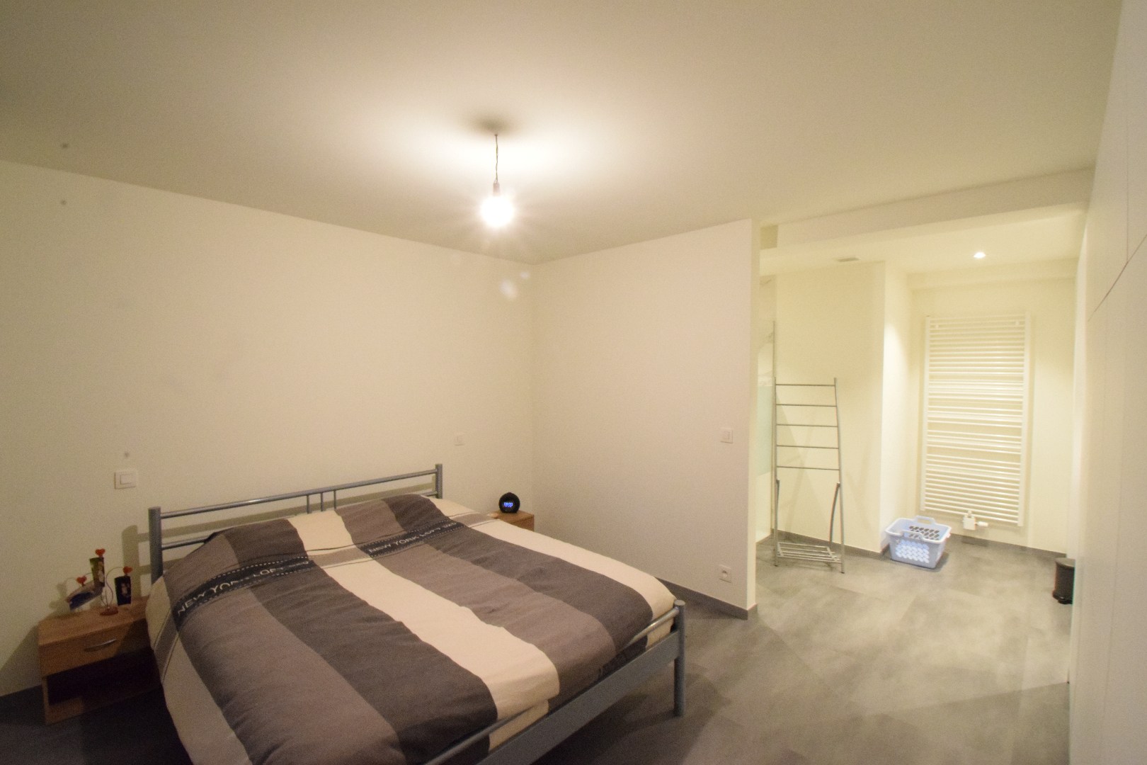 TE HUUR: Tweeslaapkamer-appartement met private berging op de Markt in Houthulst - foto 4