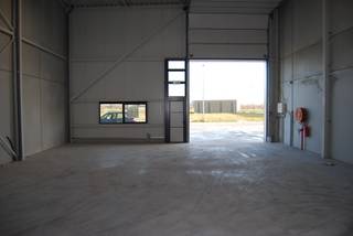 Deze verhuurde loodsen zijn gelegen vlakbij het kanaal Gent-Terneuzen, in de haven van Gent. Uiterst goed gelegen nieuwbouw...