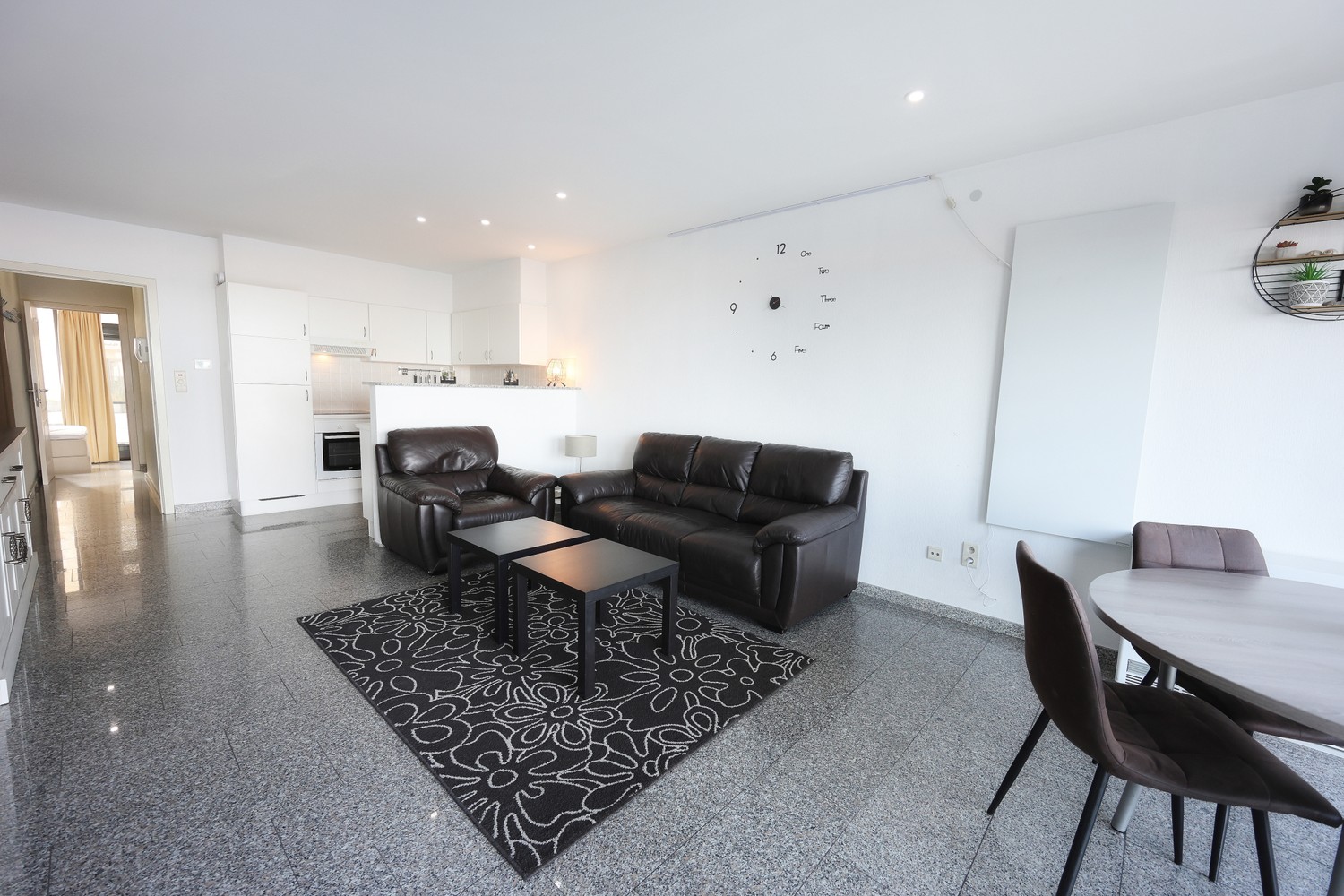 Lichtrijk appartement met frontaal zeezicht, zonneterras en 2 slaapkamers – Mariakerke-Oostende - photo 3