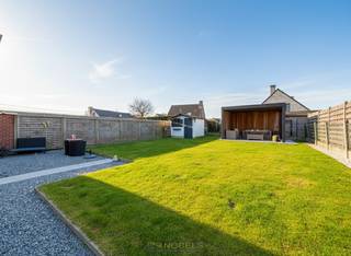 1ste bezoekdag zaterdag 3 januari! Inschrijven kan via www.nobels.be onder referentienummer 4199570.COMPLEET VERNIEUWDE HALFOPEN BEBOUWING gelegen in...