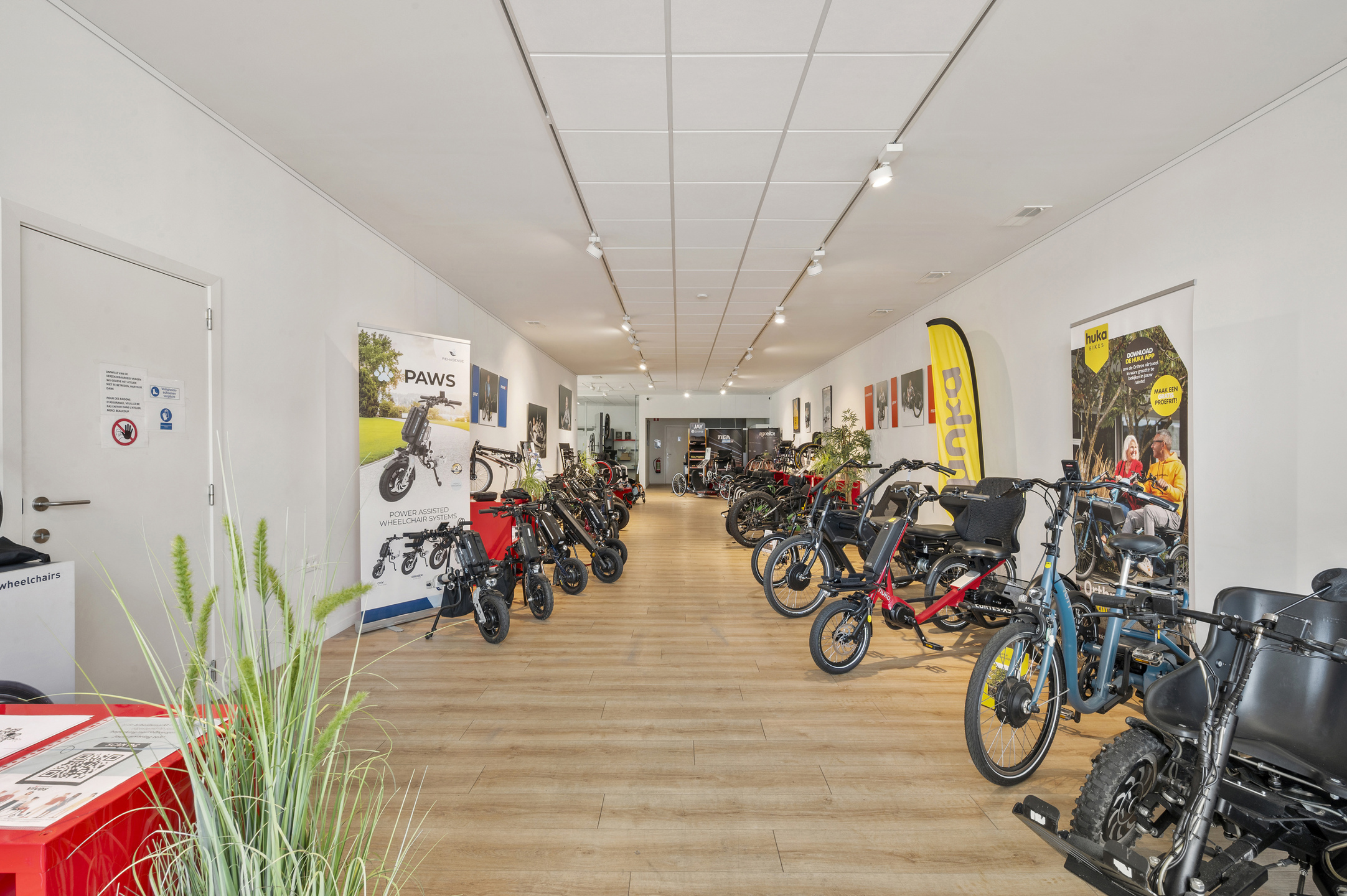 Recent bedrijfsgebouw: showroom, atelier en burelen. - foto 4