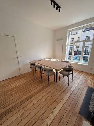 Located in one of Uccle’s most sought-after neighborhoods, this 130 m² professional space is exclusively intended for medical use. Nestled on...