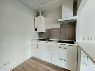 Dit appartement van 63m² is gelegen op de 3e verdieping in een residentie met slechts 4 appartementen nabij 't Zand en heeft een zonnige living...