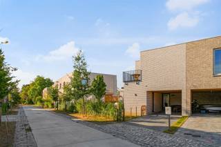 Newly built house with 3 bedrooms and 2 bathrooms in Aalst. This home is located in a cul-de-sac completely new, child-friendly neighborhood in...